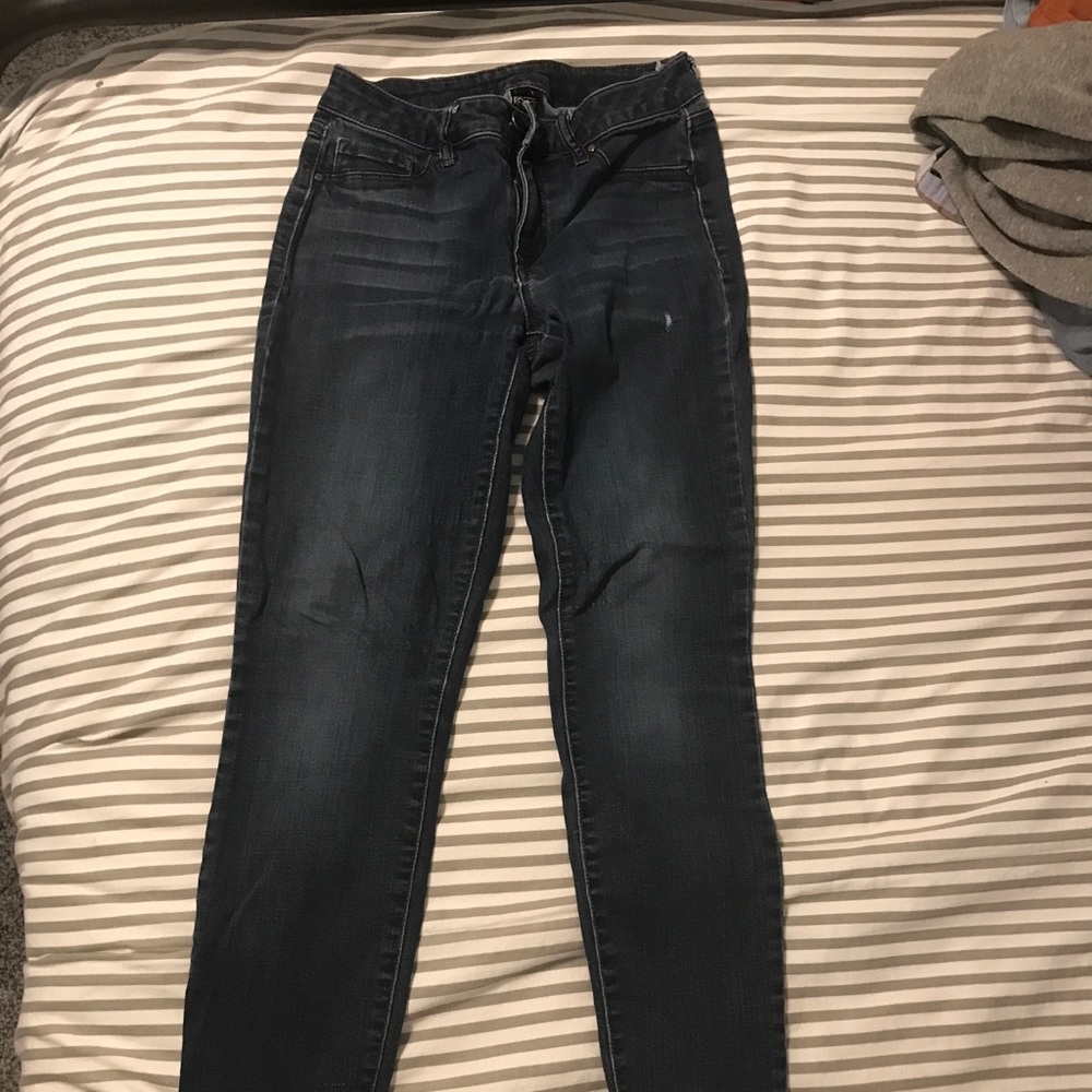 dark wash blue jeans